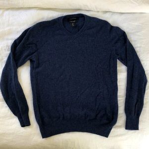 Tahari cashmere sweater